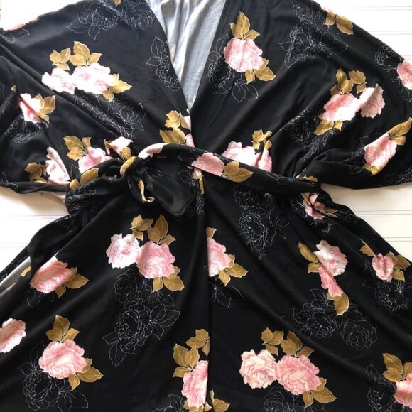 NEW NWT Lularoe Savannah Soft Knit Belted Kaftan Black Floral Pink S/M L/XL - Picture 7 of 8